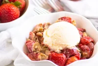 Perfect Strawberry Crumble Recipe for Juicy Summer Berries