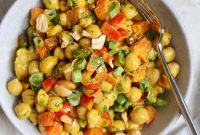 10-Minute Curried Chickpea Salad Recipe for Quick Flavor