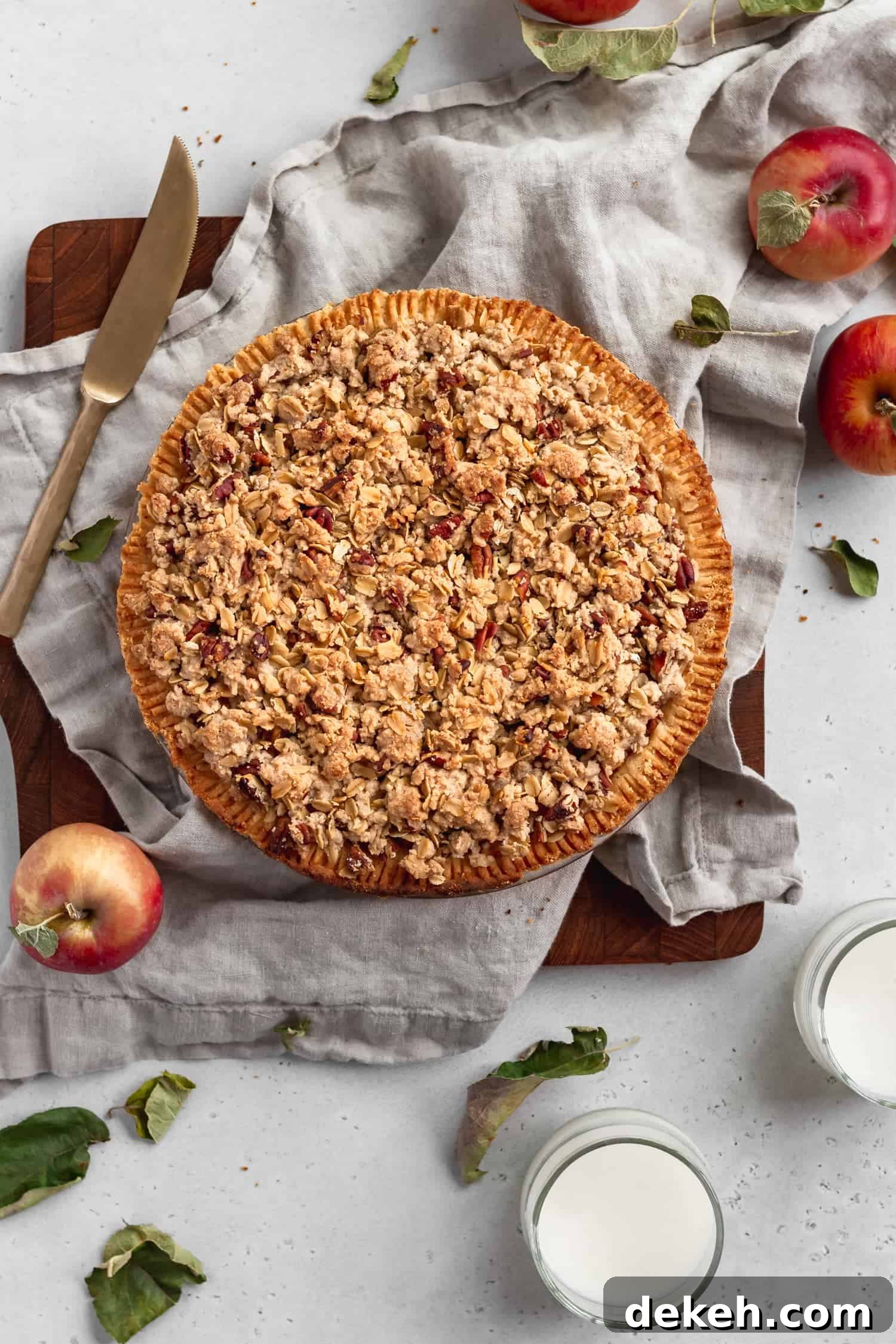 A whole apple crumble pie