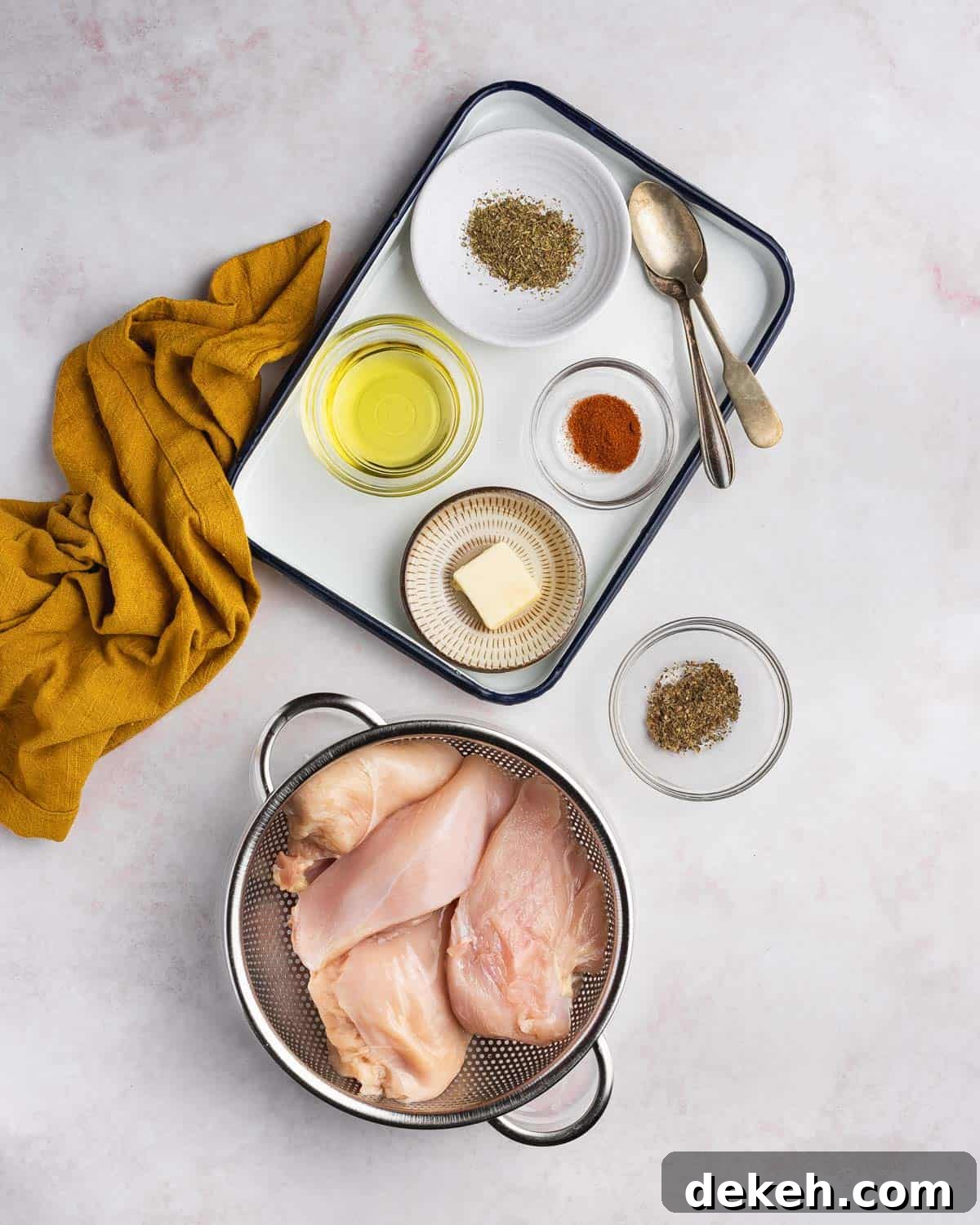 Ingredients needed to make mozzarella chicken.