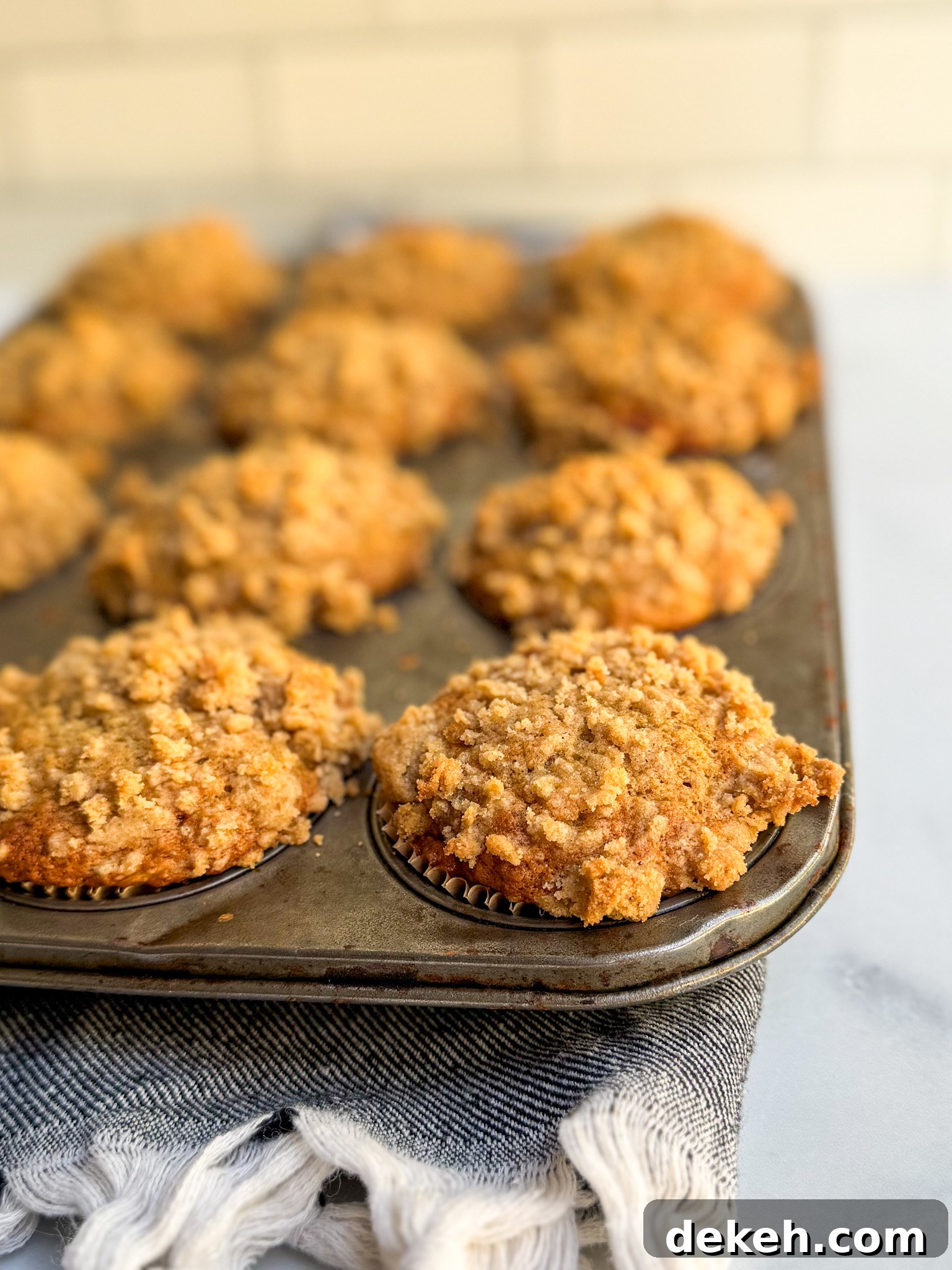 Banana Bread Muffins with Streusel Topping