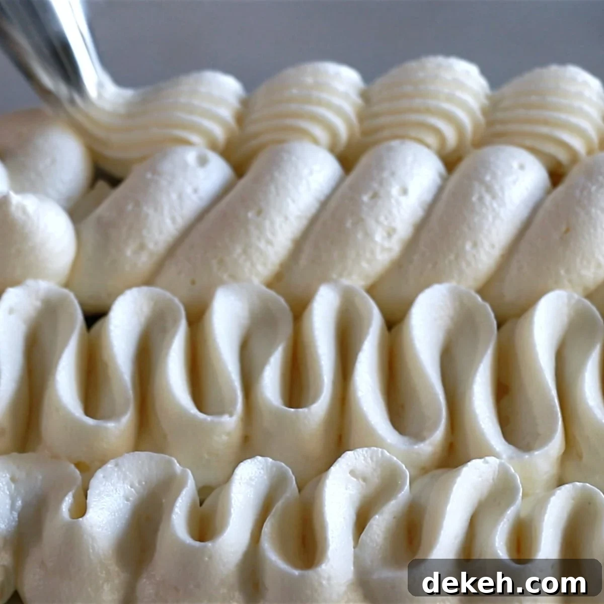 piped cream cheese frosting