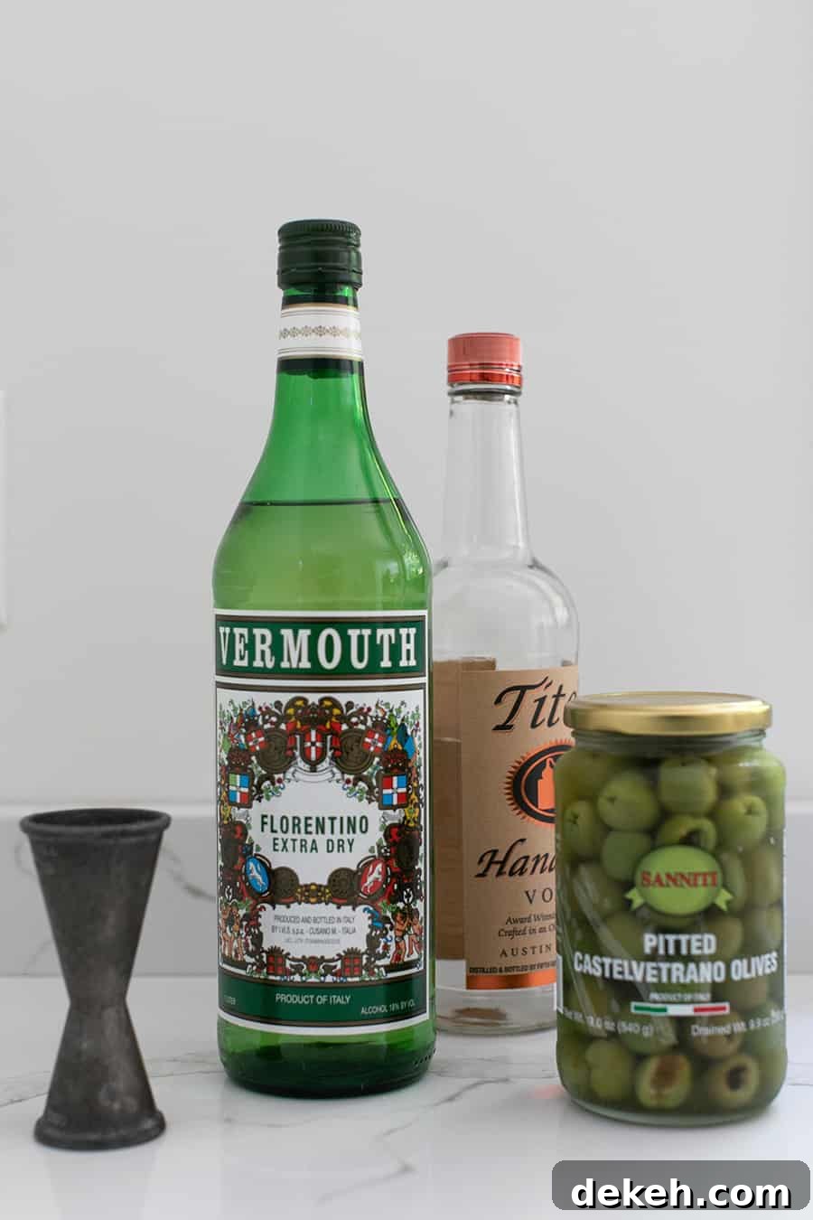 ingredients to make a dirty martini