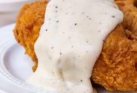 Southern Country Gravy Recipe for Biscuits and Breakfast Plates