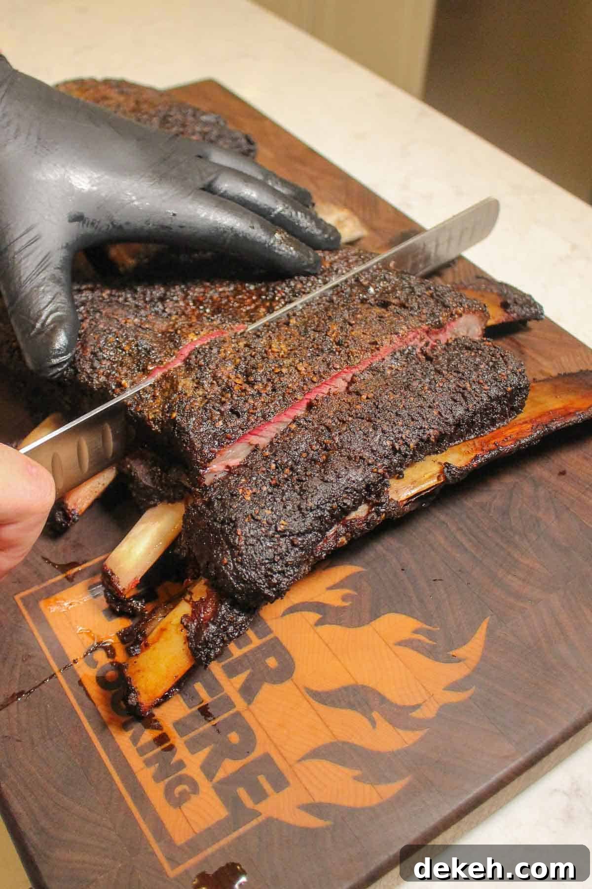 Smoked Beef Ribs with Garlic and Jalapeño 4 Slicing into the rack of ribs.